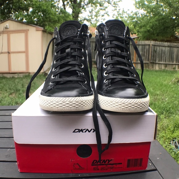 Like new, DKNY CITY WEDGE SNEAKER - Picture 3 of 8